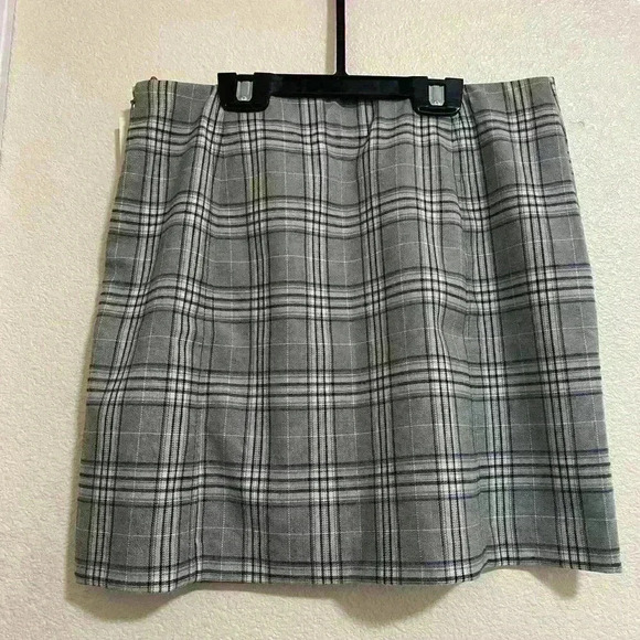 Open Edit Plaid Miniskirt - Picture 3 of 5
